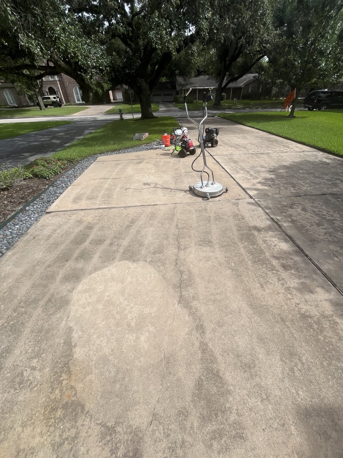 Surface cleaner working on a residential driveway